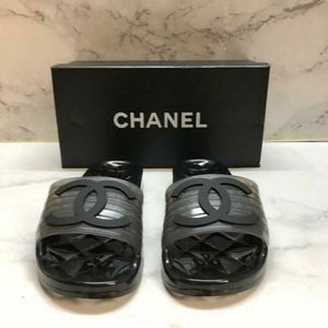 Chanel jelly slides